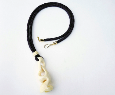 くじら歯くりぬきペンダント（吉村正一商店）