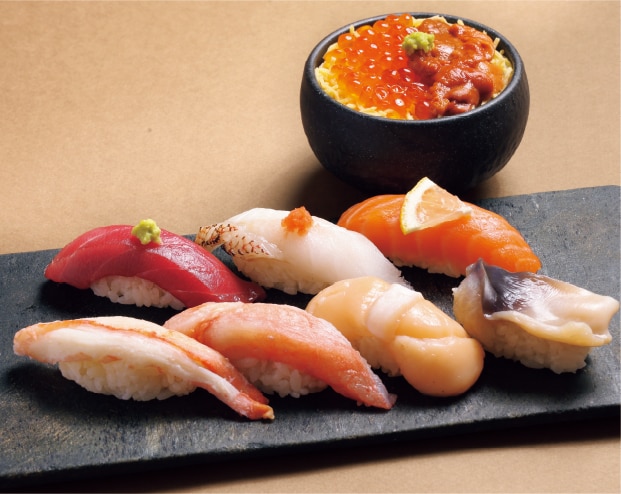 鮨処 竜敏 目利き握りとうにいくら小丼