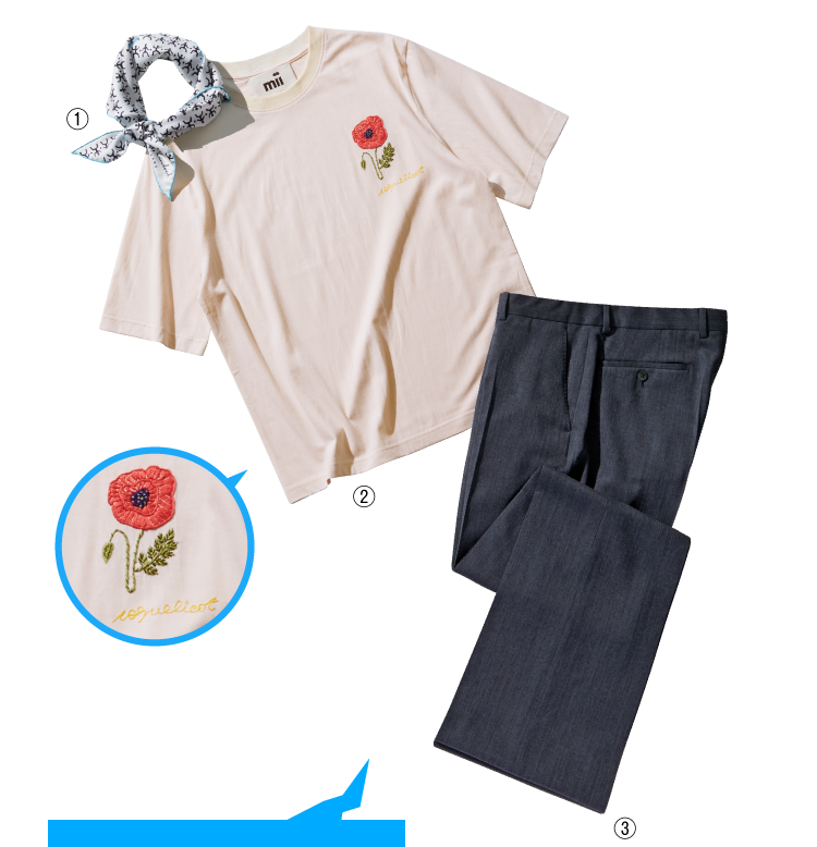 スカーフ・Tシャツ・フレアトラウザーのコーディネート写真