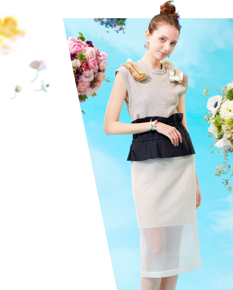 〈トーガ プルラ〉トップスとスカート