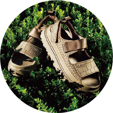 〈UGG®〉GoldenGlow Embossed