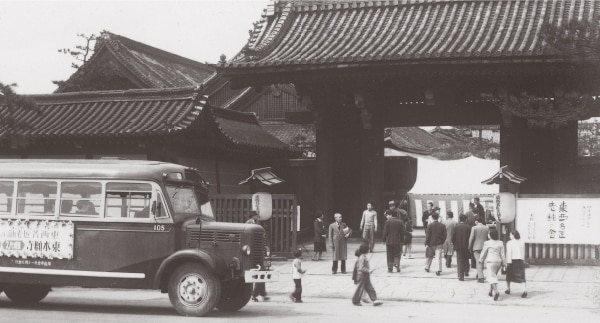 東本願寺で行われた会の様子（昭和25年）