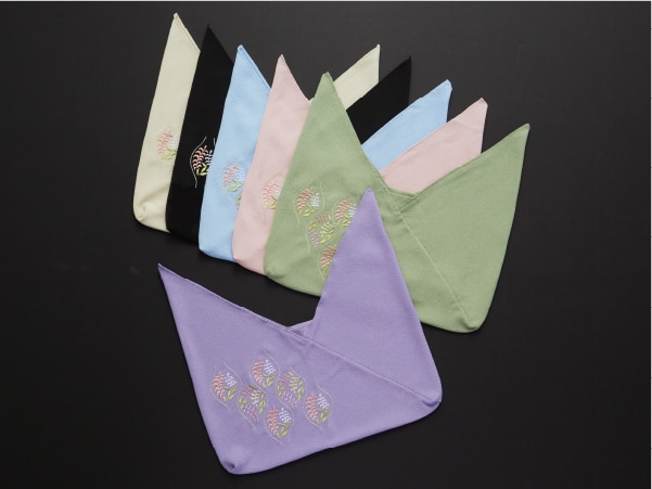 立涌刺繍三角袋