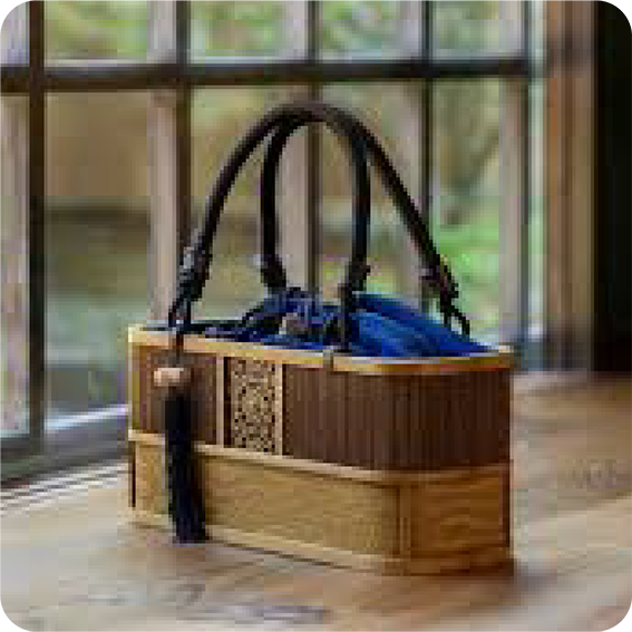 〈みやび行燈製作所〉駿河竹千筋細工