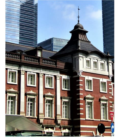 都心の煉瓦造りの建物の写真