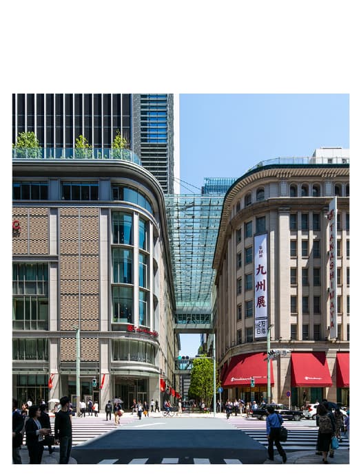 日本橋高島屋の新館と本館が見える風景の写真