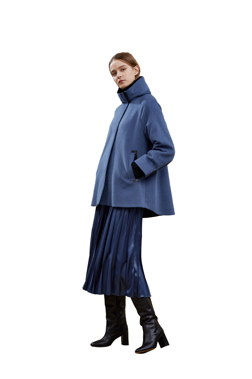 〈コムサプラチナ〉コートの全体画像