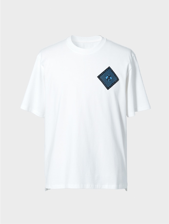 PHOTOCHROMIC & TACTILE T-SHIRTSの画像　ホワイト　太陽にあたった際に、胸元のロゴの色が変化