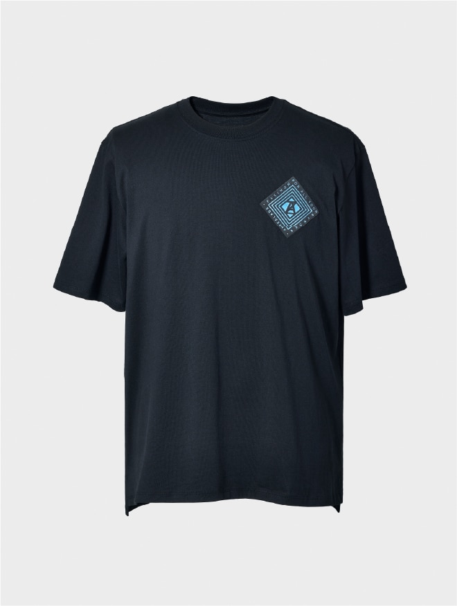 PHOTOCHROMIC & TACTILE T-SHIRTSの画像　ブラック　太陽にあたった際に、胸元のロゴの色が変化