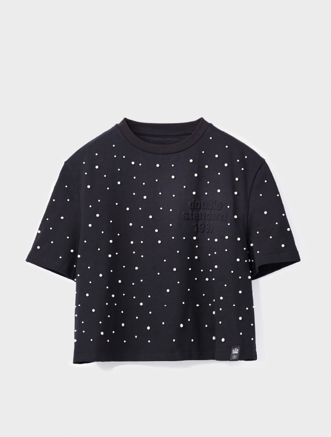 画像：イミテーションパールを散りばめたブラックのカットソー正面　画像おわり