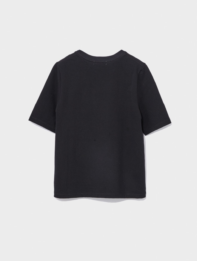 画像：リボンテープ刺繍のブラックのカットソー背面　画像おわり