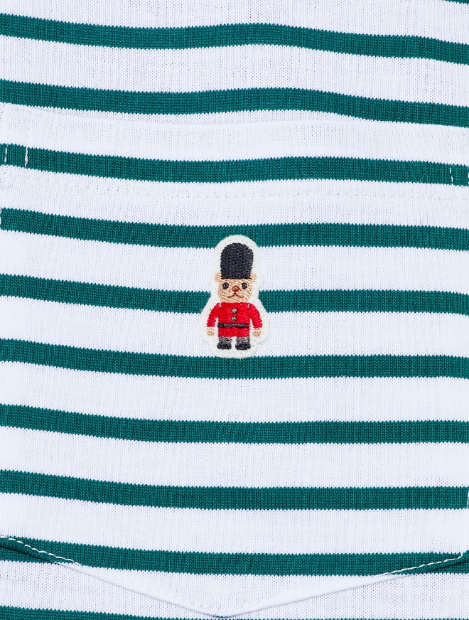 画像：バッキンガムベアのワッペンのアップ　画像おわり