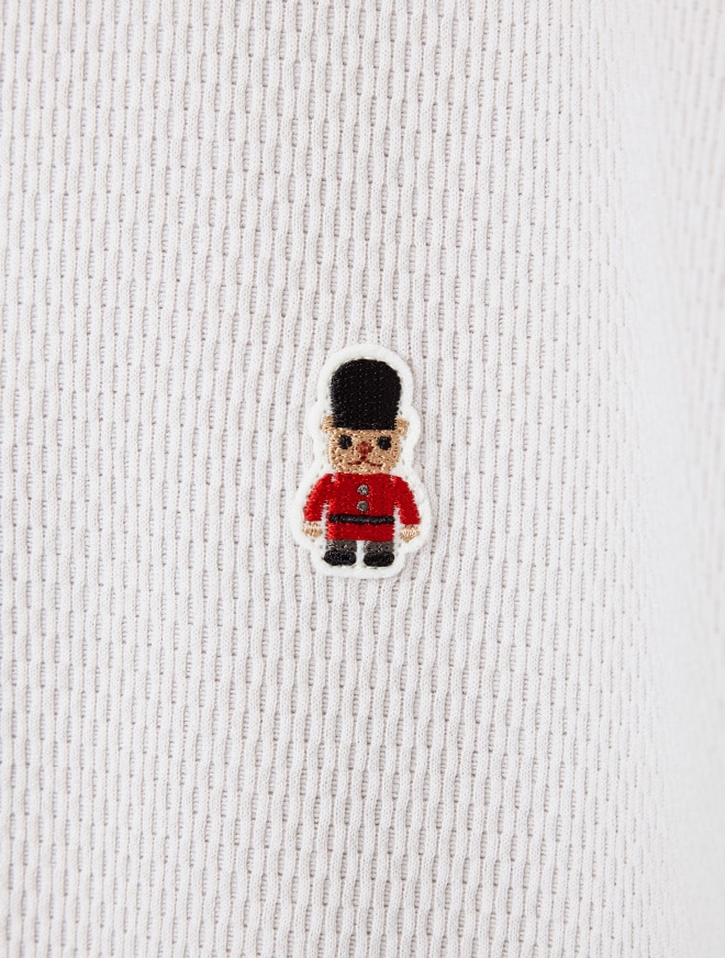 画像：バッキンガムベアのワッペンのアップ　画像おわり