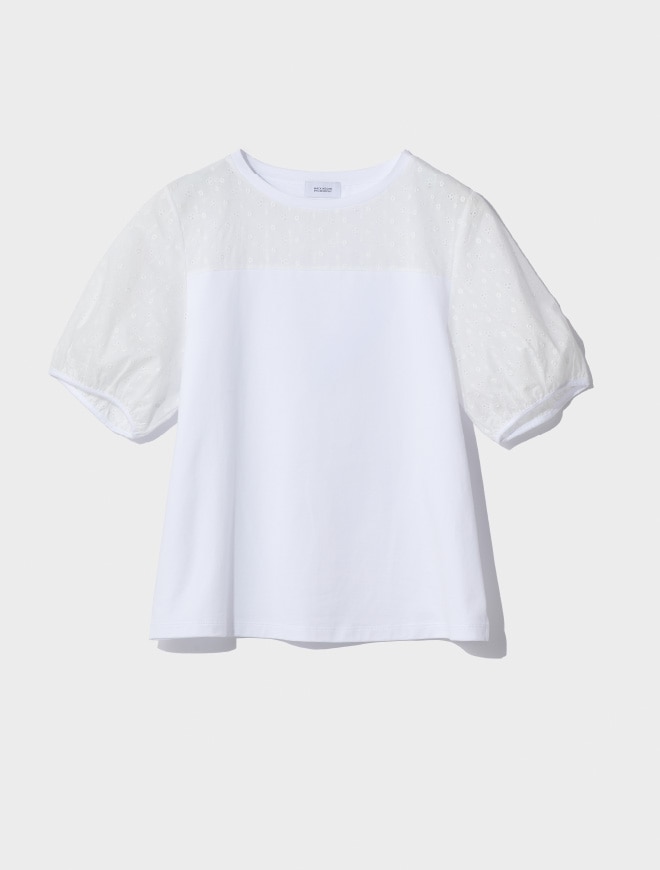 画像：カットワークレースをあしらったホワイトのカットソー正面　画像おわり