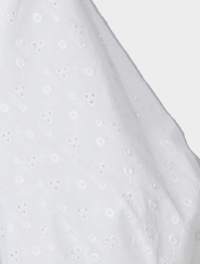 画像：カットワークレースのアップ　画像おわり