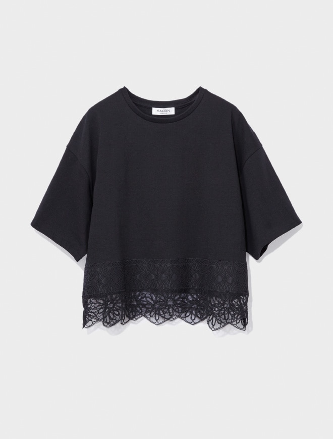 画像：裾にオリジナル刺繍を施したブラックのカットソー正面　画像おわり