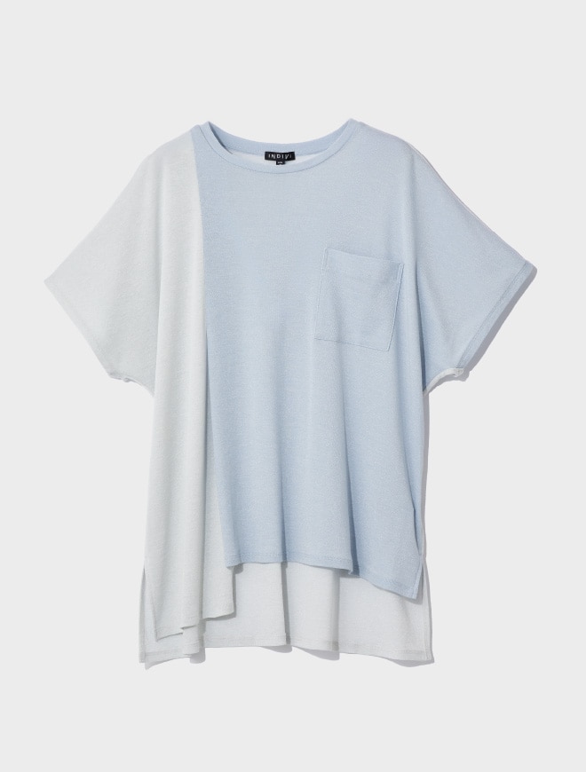 画像：ラメ混生地をバイカラーでドッキングしたブルー系のカットソー正面　画像おわり