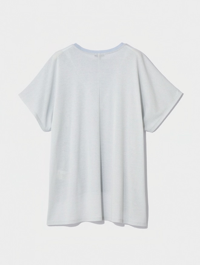 画像：さりげないラメが入ったカットソー背面　画像おわり