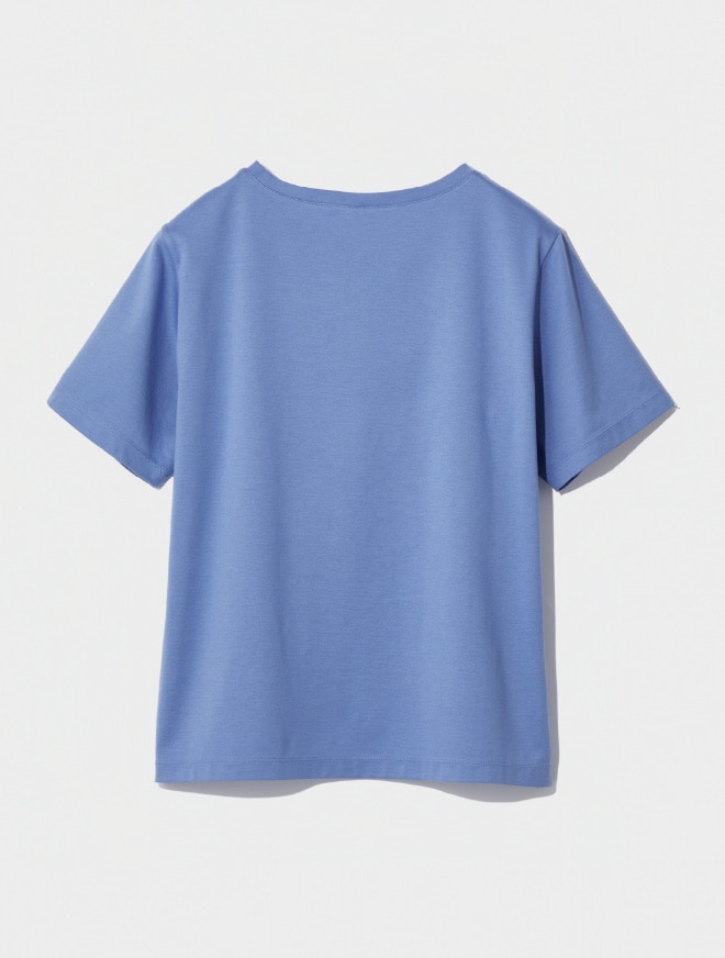 画像：シルバープリントを重ねたブルー系のカットソー背面　画像おわり