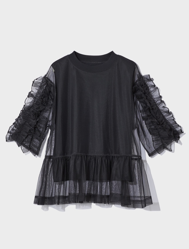 画像：チュールとフリルを重ねたブラックのカットソー正面　画像おわり