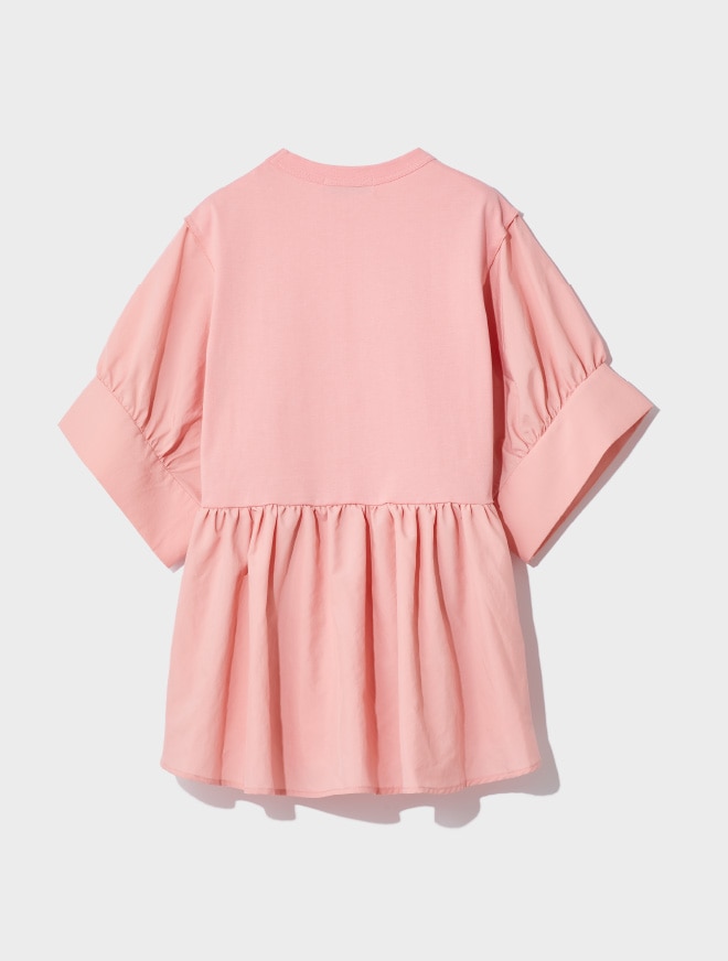 画像：ペプラムデザインのピンクのカットソー背面　画像おわり