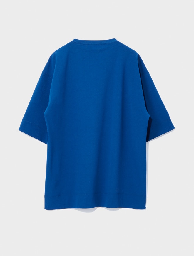 画像：接触冷感素材のブルーのカットソー背面　画像おわり