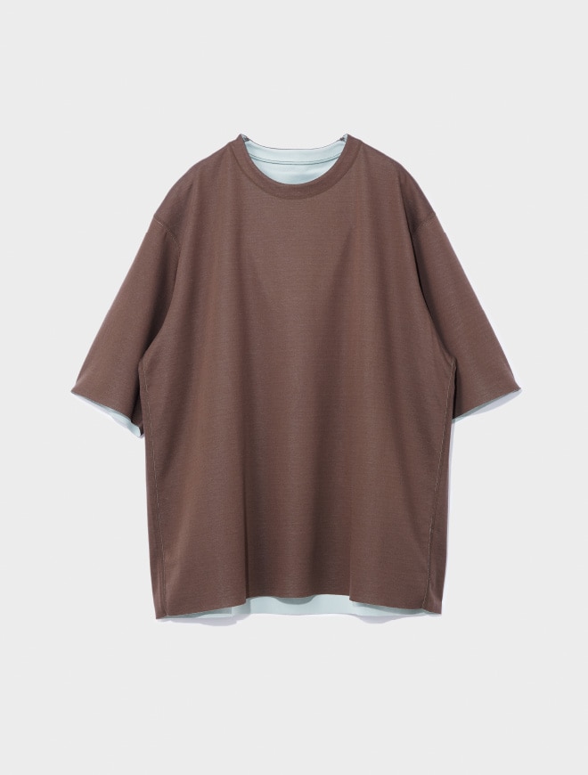 画像：リバーシブル仕様のブラウン×グリーンのカットソー正面　ブラウン　画像おわり