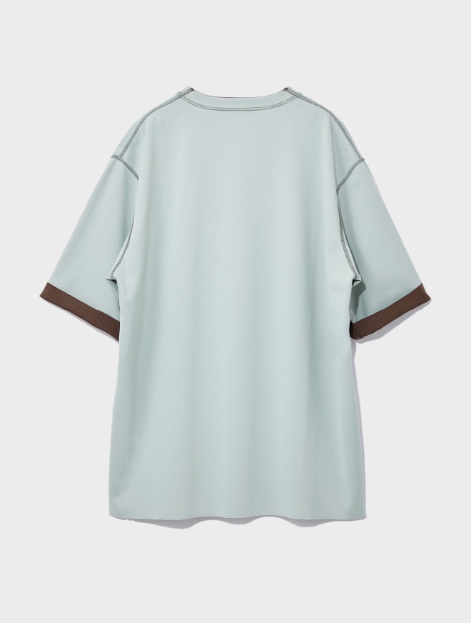 画像：リバーシブル仕様のブラウン×グリーンのカットソー背面　グリーン　画像おわり