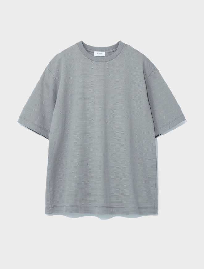 画像：編地でボーダー柄を表現したグレーのカットソー正面　画像おわり