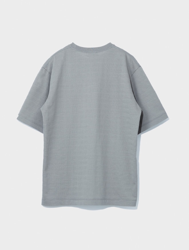 画像：編地でボーダー柄を表現したグレーのカットソー背面　画像おわり