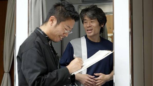 画像：バイヤーがヒアリングしている様子　画像おわり