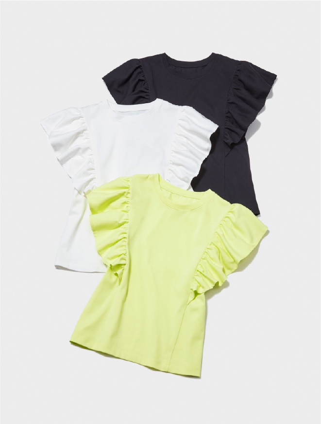 画像:両肩にフリルを配したカットソー 画像おわり