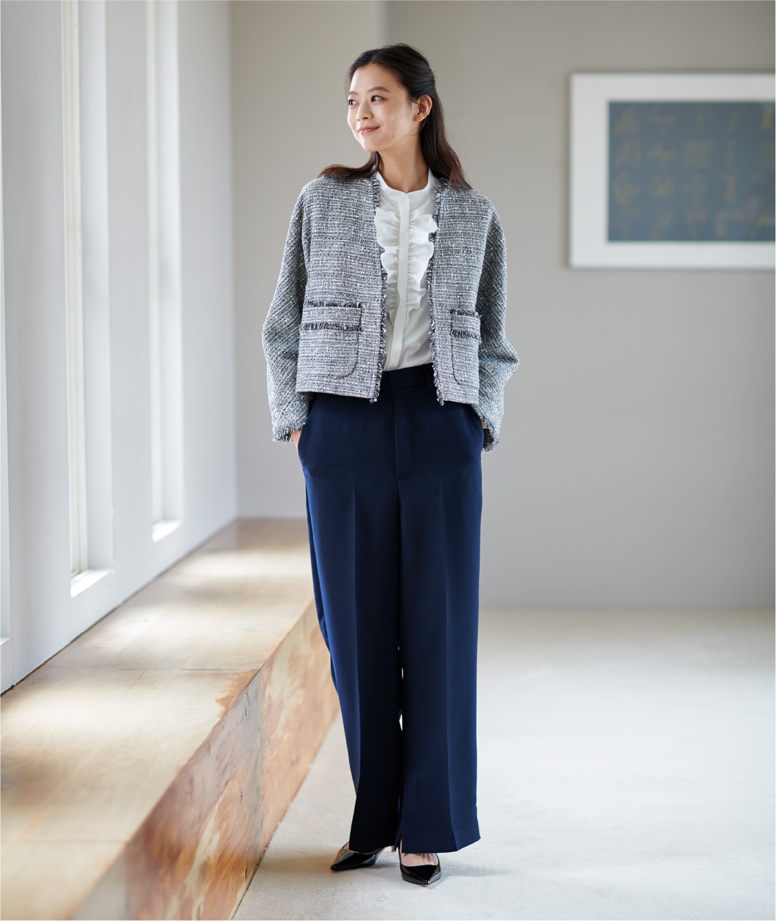 〈カリテ〉ジャケット 39,600円、ブラウス 22,000円、パンツ 22,000円