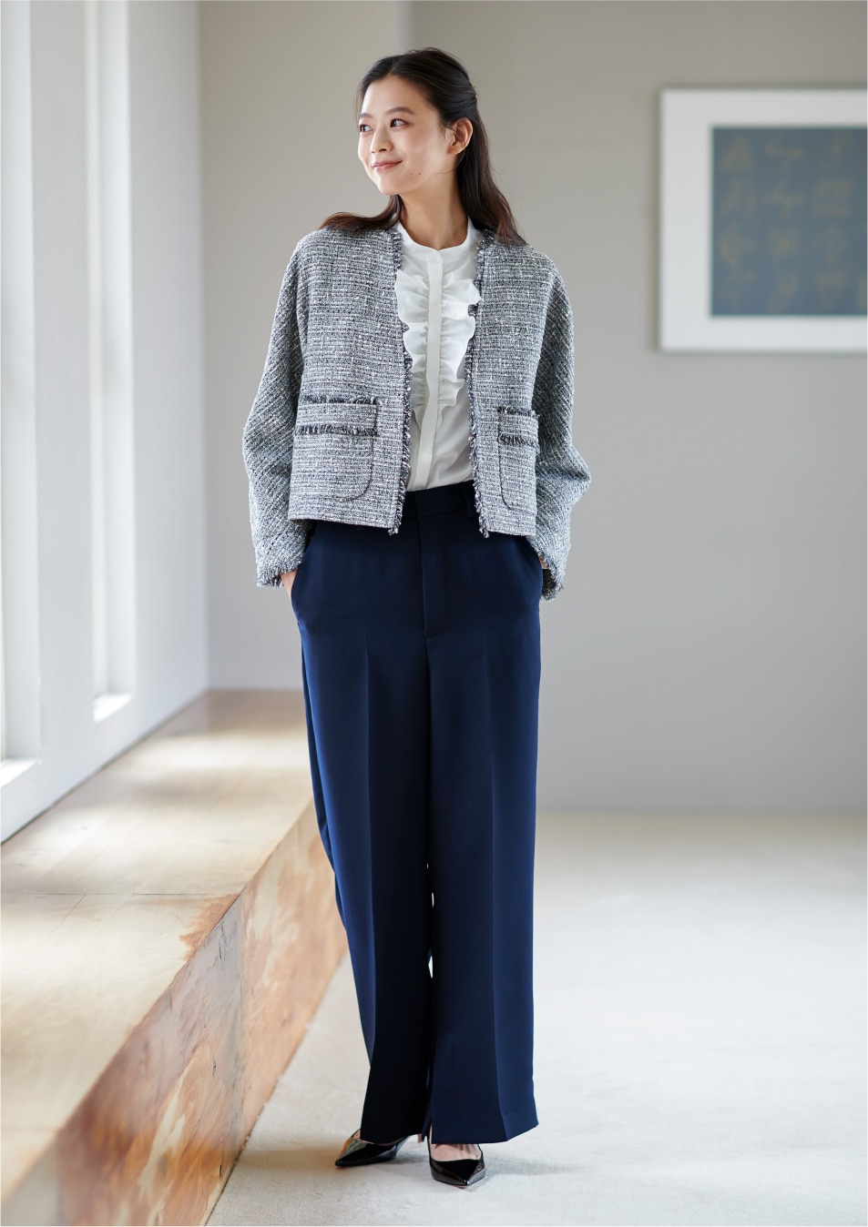 〈カリテ〉ジャケット 39,600円、ブラウス 22,000円、パンツ 22,000円