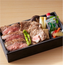 和牛王国ウエムラ 白老牛トロカルビステーキとすき焼き弁当