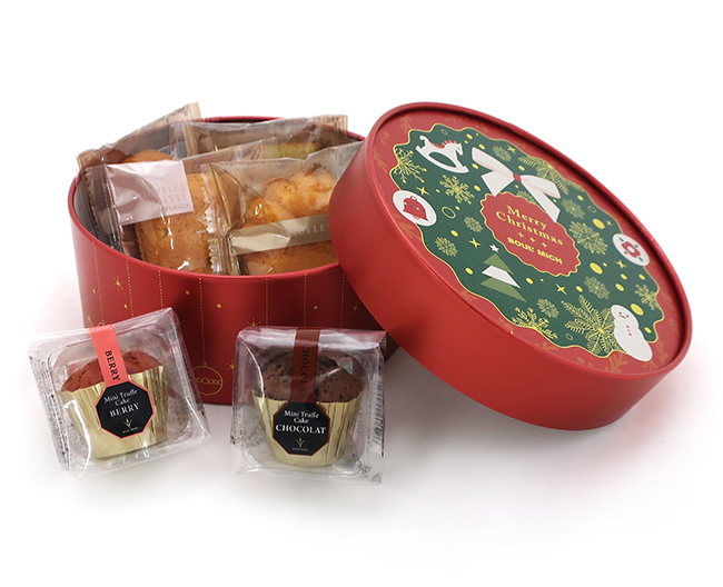 ⭐️期間限定⭐️新品 LUDLOW 希少 Strawberry basket 限定品 東京ばな奈の2025クリスマス限定缶 キラキラの飾りつけにいそしむ