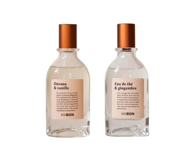 オーデコロンが入った透明なボトル2本