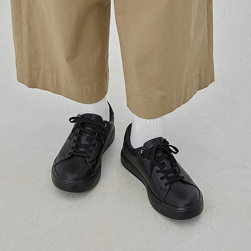 ぺダラライトX2を履いている足元の写真