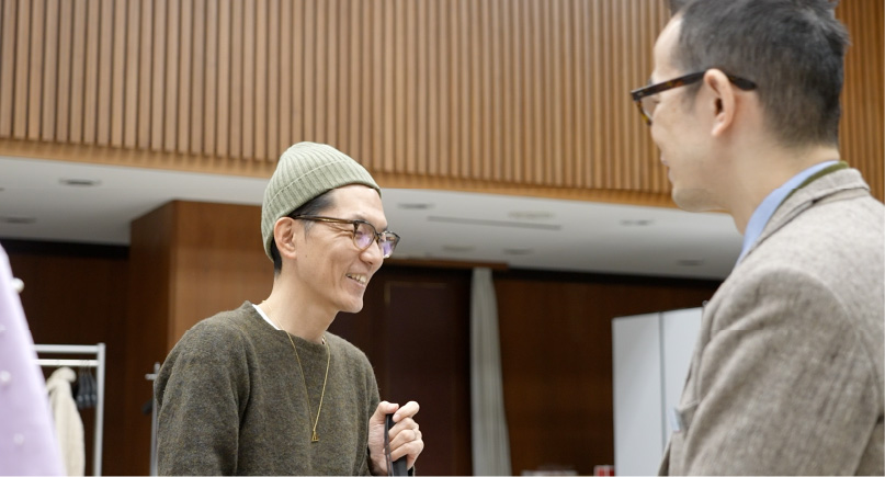 石井健介氏と竹村マーチャンダイザーが並んでいる画像