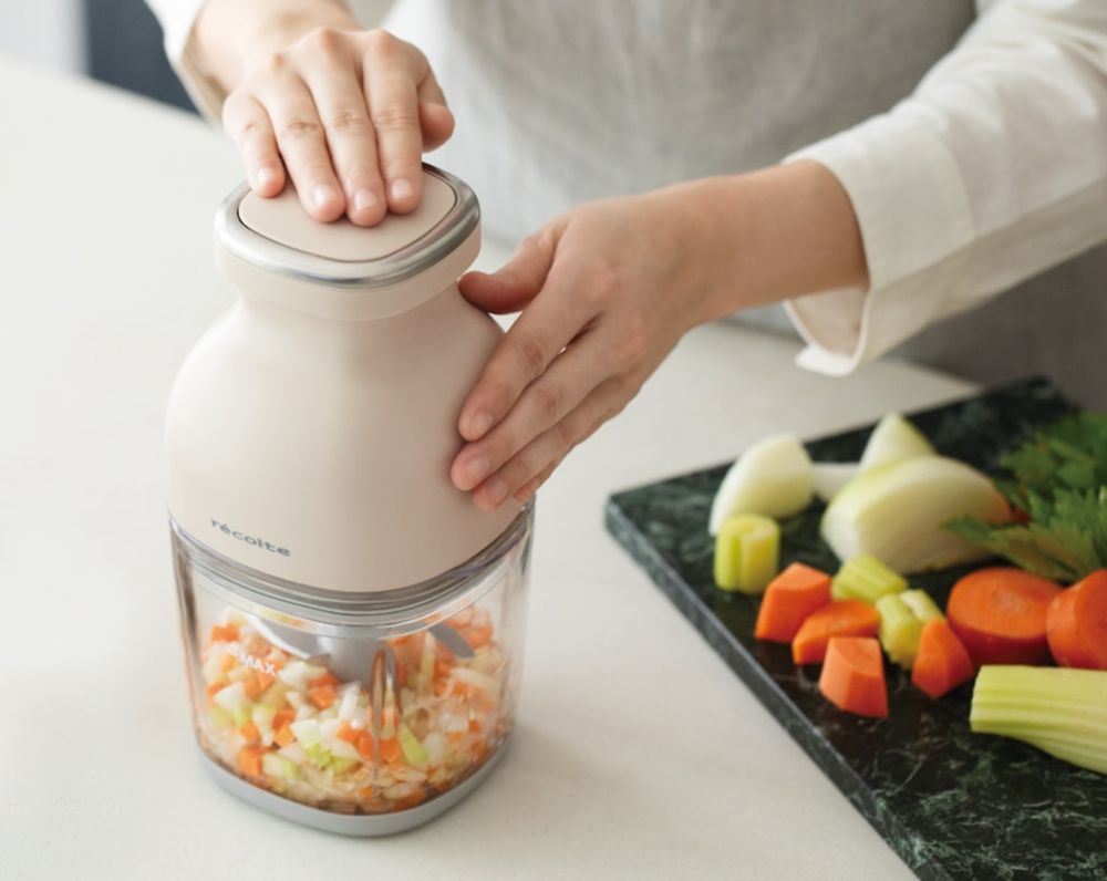 カプセルカッターを使用している写真