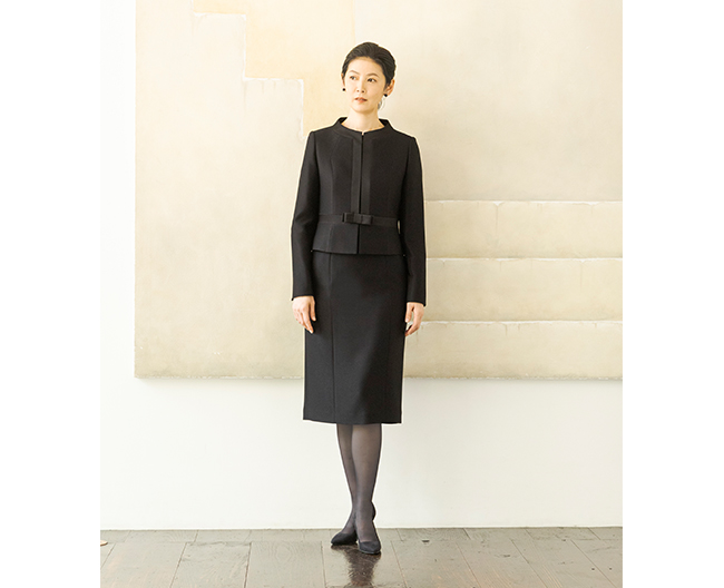 新品タグ付き 東京ソワール スカートスーツ ブラックフォーマル 15AR  