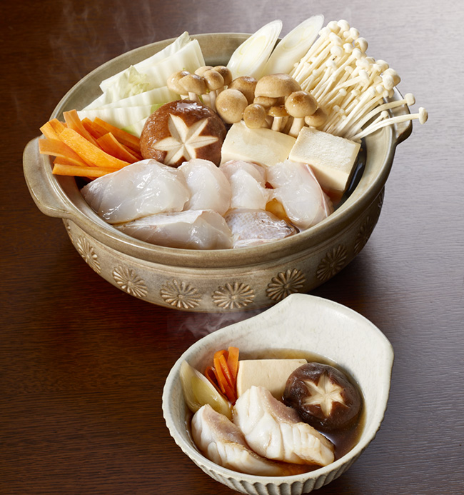 くえ鍋から湯気が出る様子