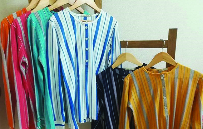 さまざまなストライプのシャツ