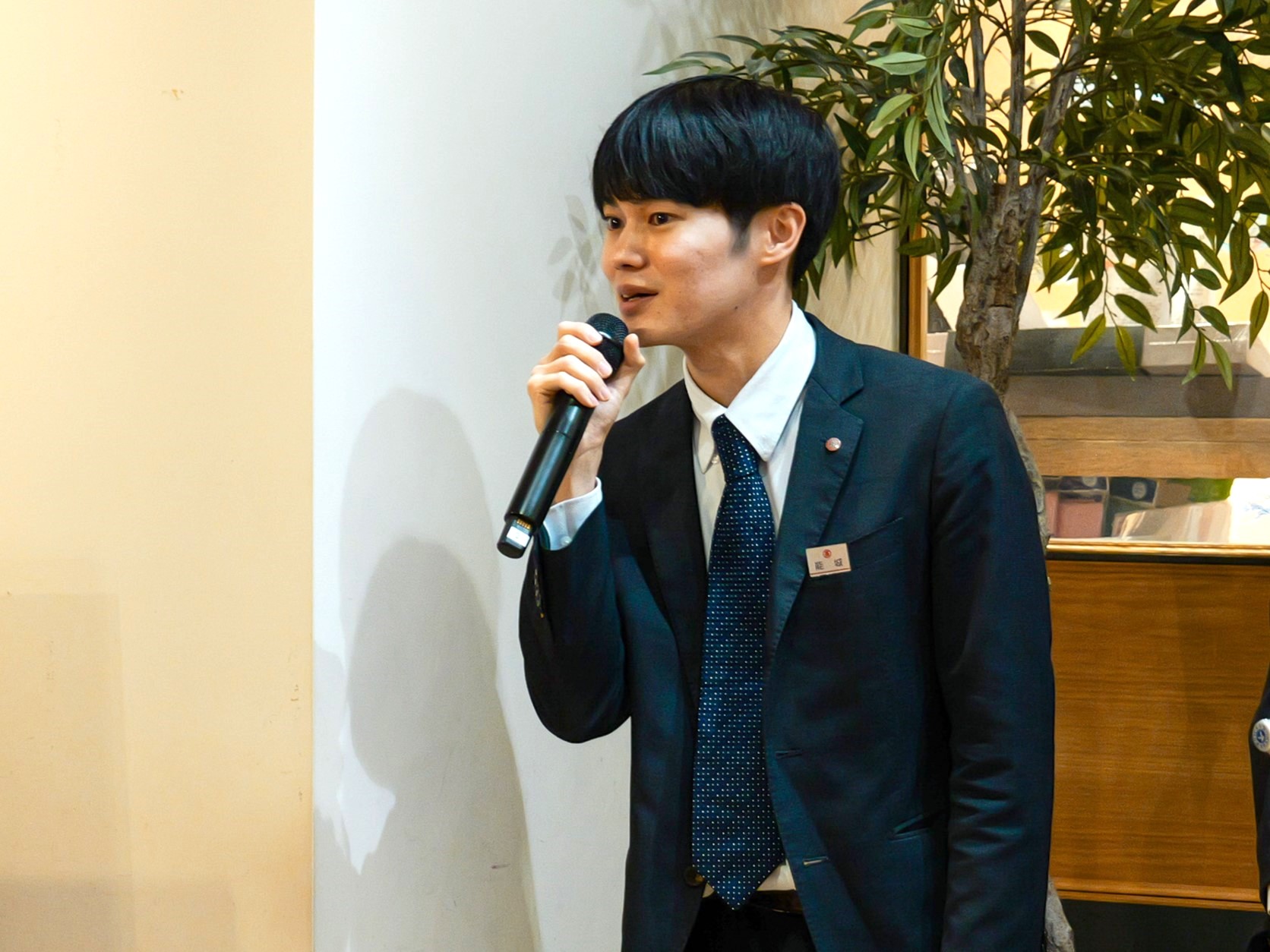 登壇して話をしている能城バイヤー