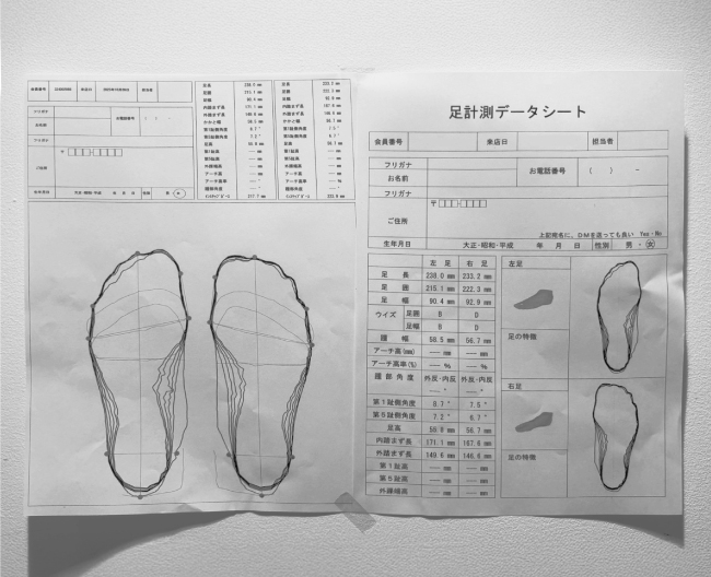 足を3D計測機で計測したあとのデーターシートの写真