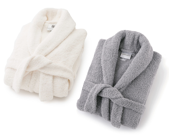 カシミヤのような柔らかさの白とグレーのローブの写真