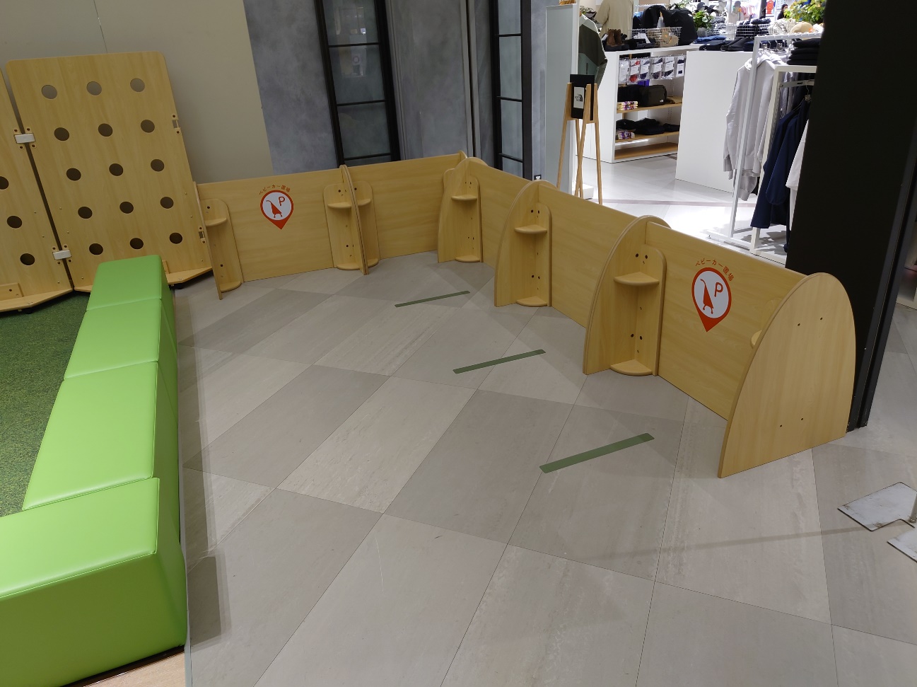 ベビーカー置き場