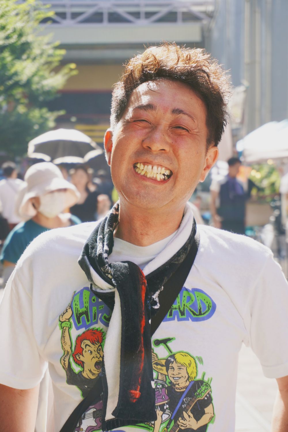 自身のカバン屋Haritoの作業場で、自身について語る柏レザー株式会社代表の飯島さん