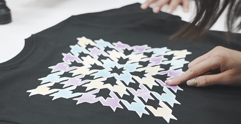 アンリアレイジとのコラボレーションで生まれたTシャツの画像