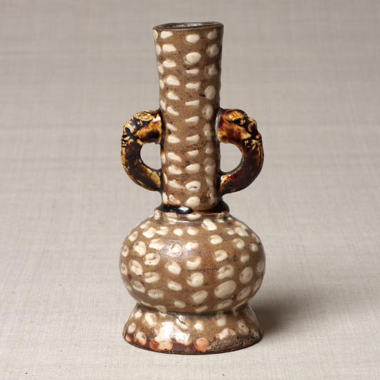 飴釉白打双耳仏花器　壺屋